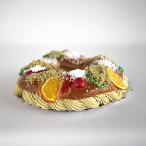 Roscón relleno de crema de pistacho